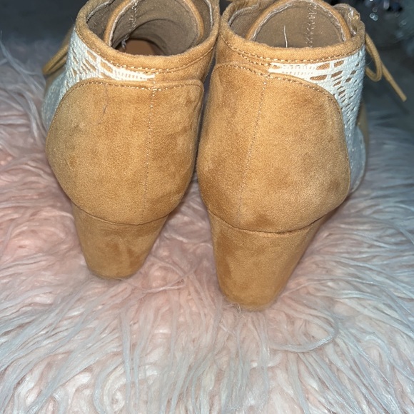 Maurices Wedge Booties Faux Suede Lace Details Ankle Boots Shoes Womens Size 7.5 - Picture 4 of 7